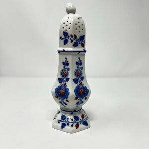 Este Lauder Talc Powder Shaker 1979 8 inch Floral Vintage